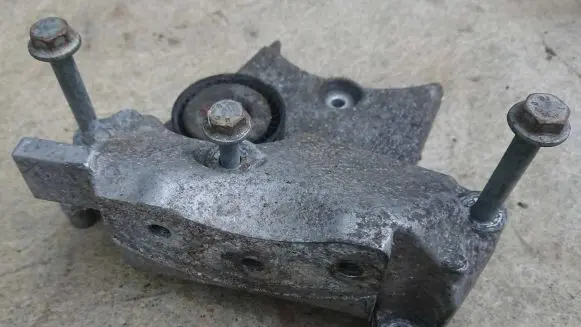 Opel Insignia A Generator/alternator bracket 179G