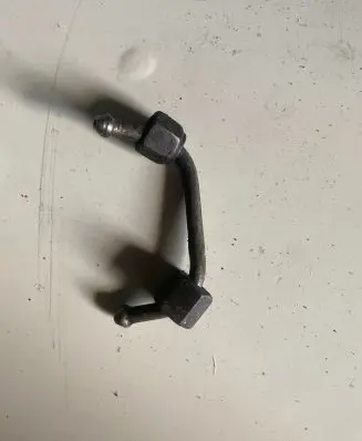 Fuel injector supply line/pipe