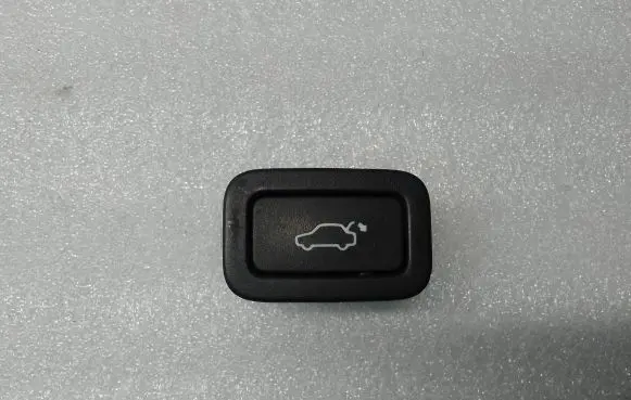 Volvo V70 Tailgate/boot open switch button 31264960AA