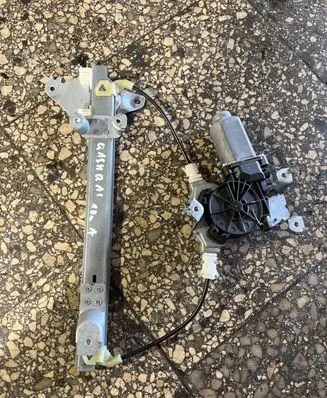 Nissan Qashqai Front door window regulator with motor 402191a