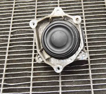 BMW 2 F22 F23 Engine mount bracket 6859411