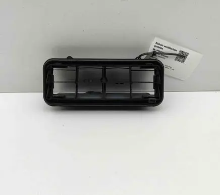 Nissan Juke II F16 Quarter panel pressure vent 8200213712C