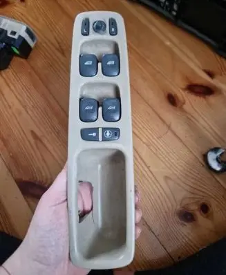Volvo S80 Electric window control switch 8682949 M0512500107 01W51E