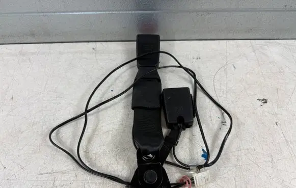 Peugeot 3008 I Middle seatbelt buckle (rear) 9681985380