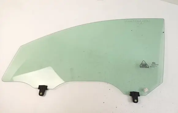 KIA Sportage Front door window glass four-door