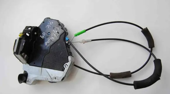 Toyota Avensis T270 Coupe door lock (next to the handle) 240G0605