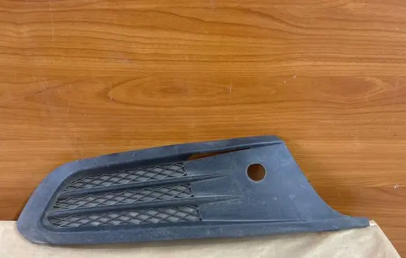 Volkswagen Jetta VI Front bumper lower grill 5C6853666