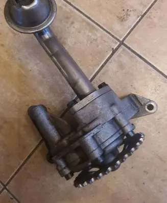 Volkswagen Caddy Oil pump 06a115121