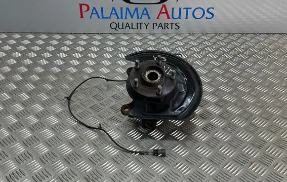 Nissan Juke I F15 Front wheel hub spindle knuckle 
