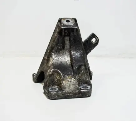 Audi A4 S4 B7 8E 8H Engine mounting bracket 8E0199308J