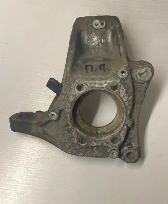 Front wheel hub spindle knuckle