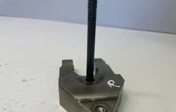 Nissan X-Trail T30 Fuel Injector clamp holder