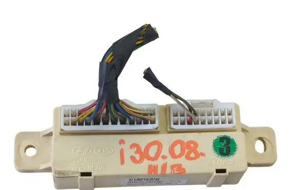 Hyundai i30 Door central lock control unit/module 919402H130 07493D AK5971