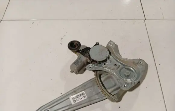 Toyota Auris 150 Sliding door window regulator with motor
