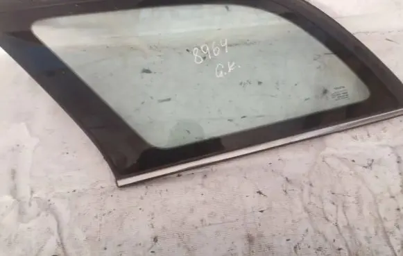 Toyota Avensis T250 Rear side window