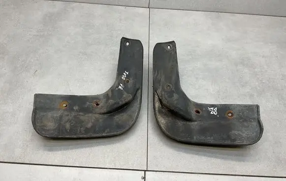 Volkswagen Jetta VI Front mudguard 5C6075111