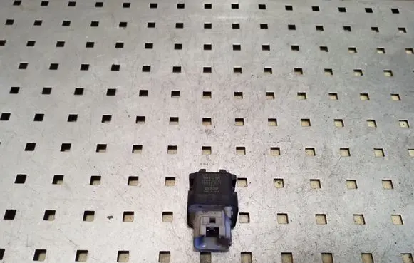 Toyota Avensis T250 Glow plug pre-heat relay 2861067010 1567000671