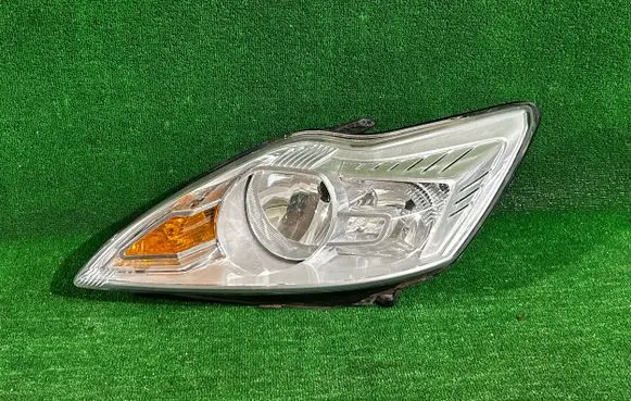 Ford Focus Headlight/headlamp 8M5113W030AF