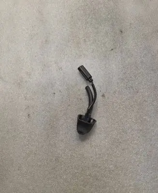 BMW 3 E90 E91 Windshield washer spray nozzle 8365385