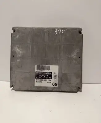 Toyota Avensis T250 Engine control unit/module 8966105690 MB1758006325
