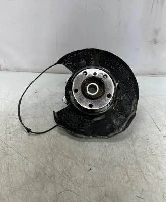 BMW X5 E70 Rear wheel hub 677098406