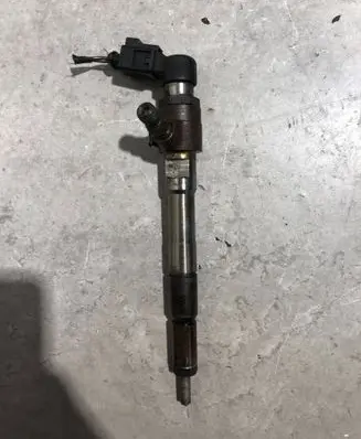 Volkswagen Golf VI Fuel injector 03L130277B