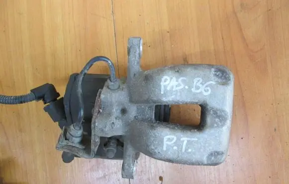 Volkswagen PASSAT B6 Rear brake caliper