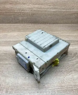 Lexus IS 220D-250-350 Fuse module 8273030B63 807090213