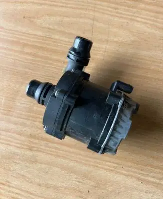BMW 5 G30 G31 G38 Electric auxiliary coolant/water pump 0392024063 20180710 8638237