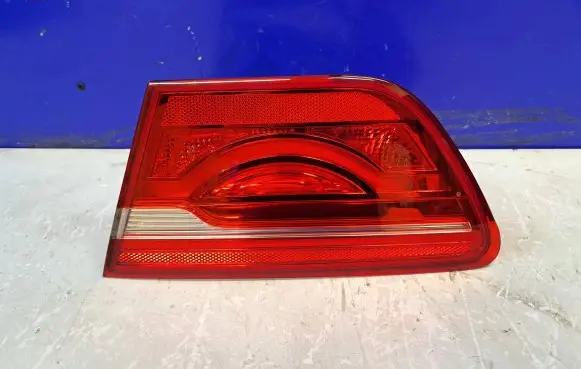 Jaguar XE Tailgate rear/tail lights RIGHTSIDETAILLIGHT