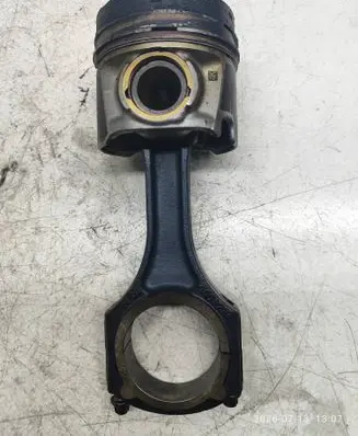 Mercedes-Benz Sprinter W906 Piston with connecting rod 65100