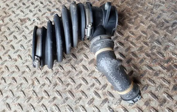 Volvo V40 Turbo air intake inlet pipe/hose AV616C784AE AV619C623CC