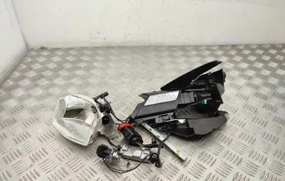 Volkswagen Golf VII Headlight part 7PP941597C