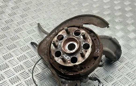Honda CR-V Rear wheel hub spindle/knuckle 