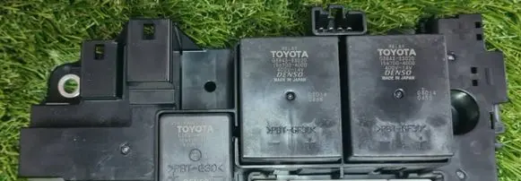Toyota Yaris Relay mounting block G92Z133011