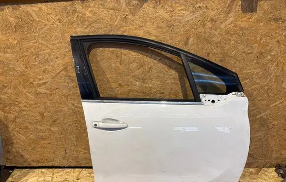 Peugeot 2008 I Front door 