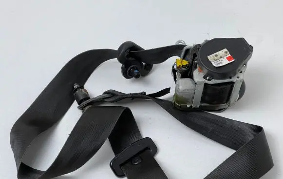 Ford Focus Front seatbelt 617231900 006L000