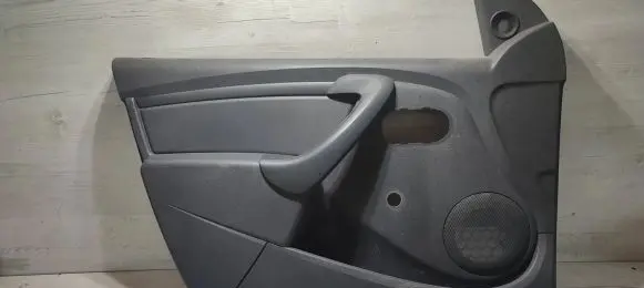 Dacia Duster Front door card panel trim 809011173R 160340574 201CD17081345