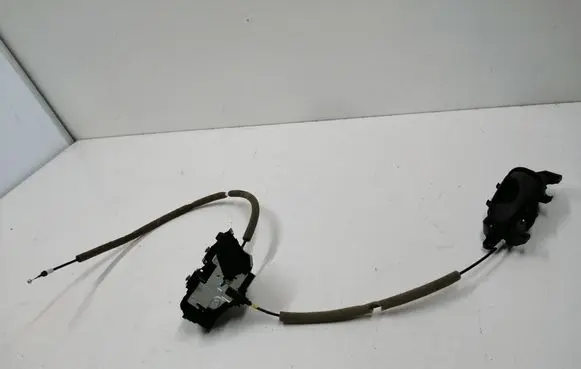 Nissan Qashqai Front door lock 