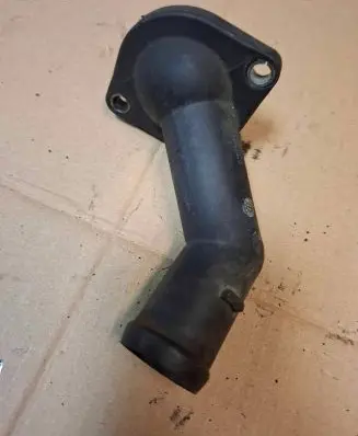 Volkswagen Touran I Engine coolant pipe/hose 06A121121C