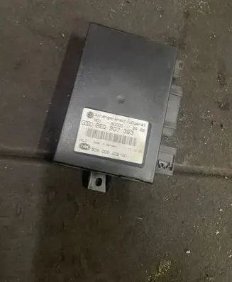 Audi A4 S4 B6 8E 8H Tow bar trailer control unit/module 8E0907383 S0001 5DS00840800