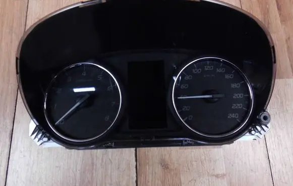 Mitsubishi Outlander Speedometer (instrument cluster) 8100C294