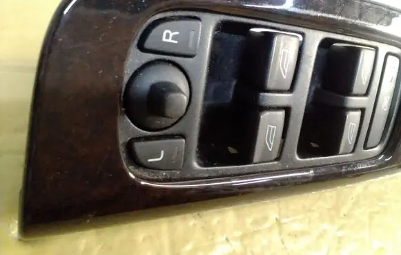 Volvo V50 Electric window control switch 8679670 30710787 03451100