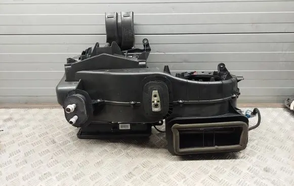 Chrysler Pacifica Interior heater climate box assembly 68216209AI