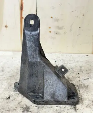 BMW 3 E46 Engine mounting bracket 6750108 22116750108