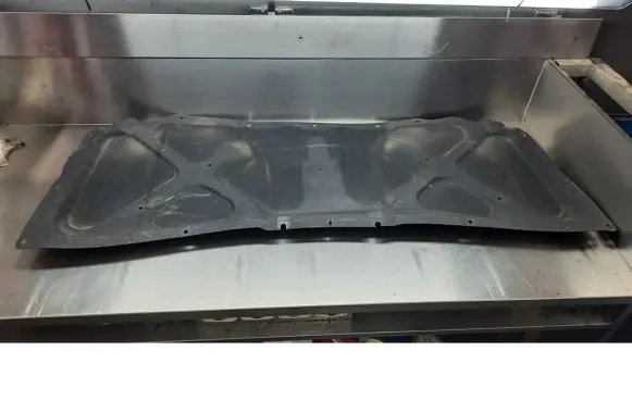 Engine bonnet/hood sound/heat insulation