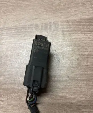 Volkswagen Caddy Glow plug pre-heat relay 038907281D