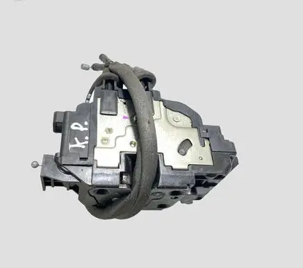 Hyundai Santa Fe Front door lock A045035