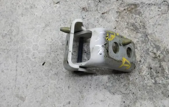 Opel Mokka B Front door lower hinge 