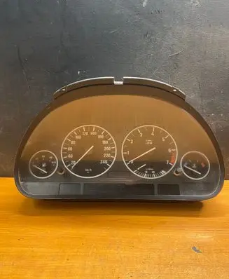 BMW 5 E39 Speedometer (instrument cluster) 88311242